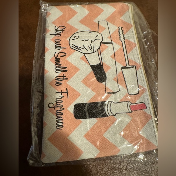 Greco road makeup case. Brand new. Never used - Picture 2 of 3